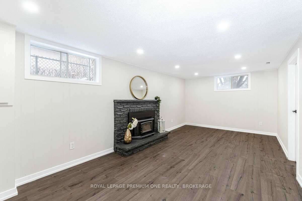 453 Leacock Dr