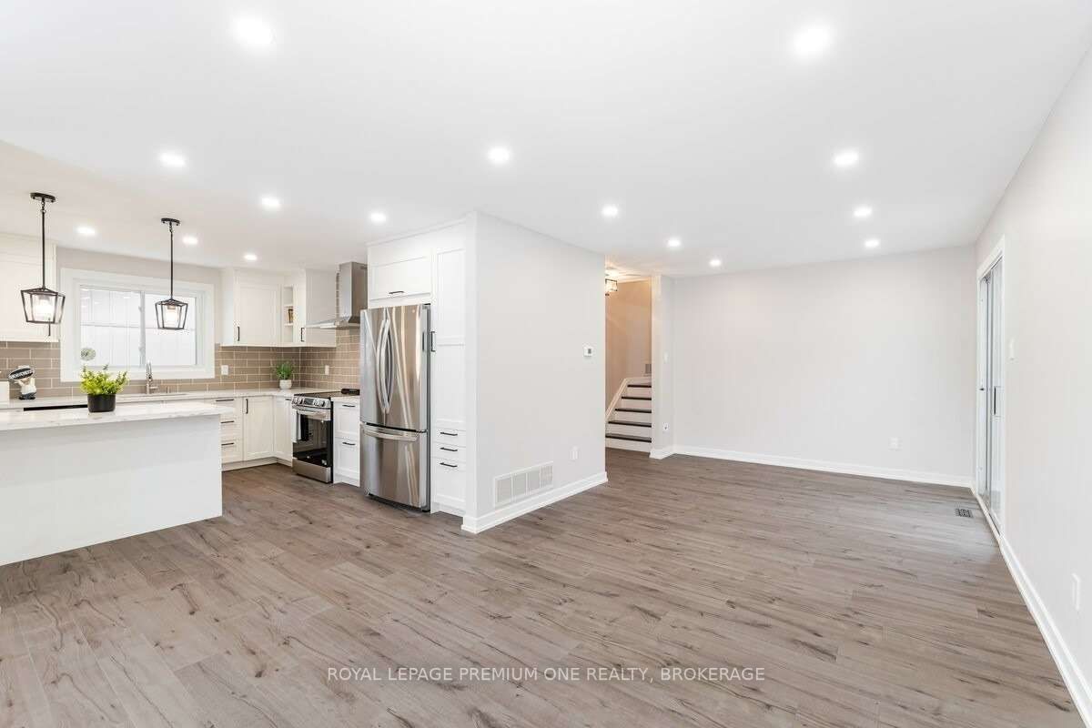 453 Leacock Dr