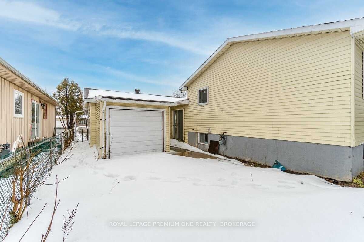 453 Leacock Dr