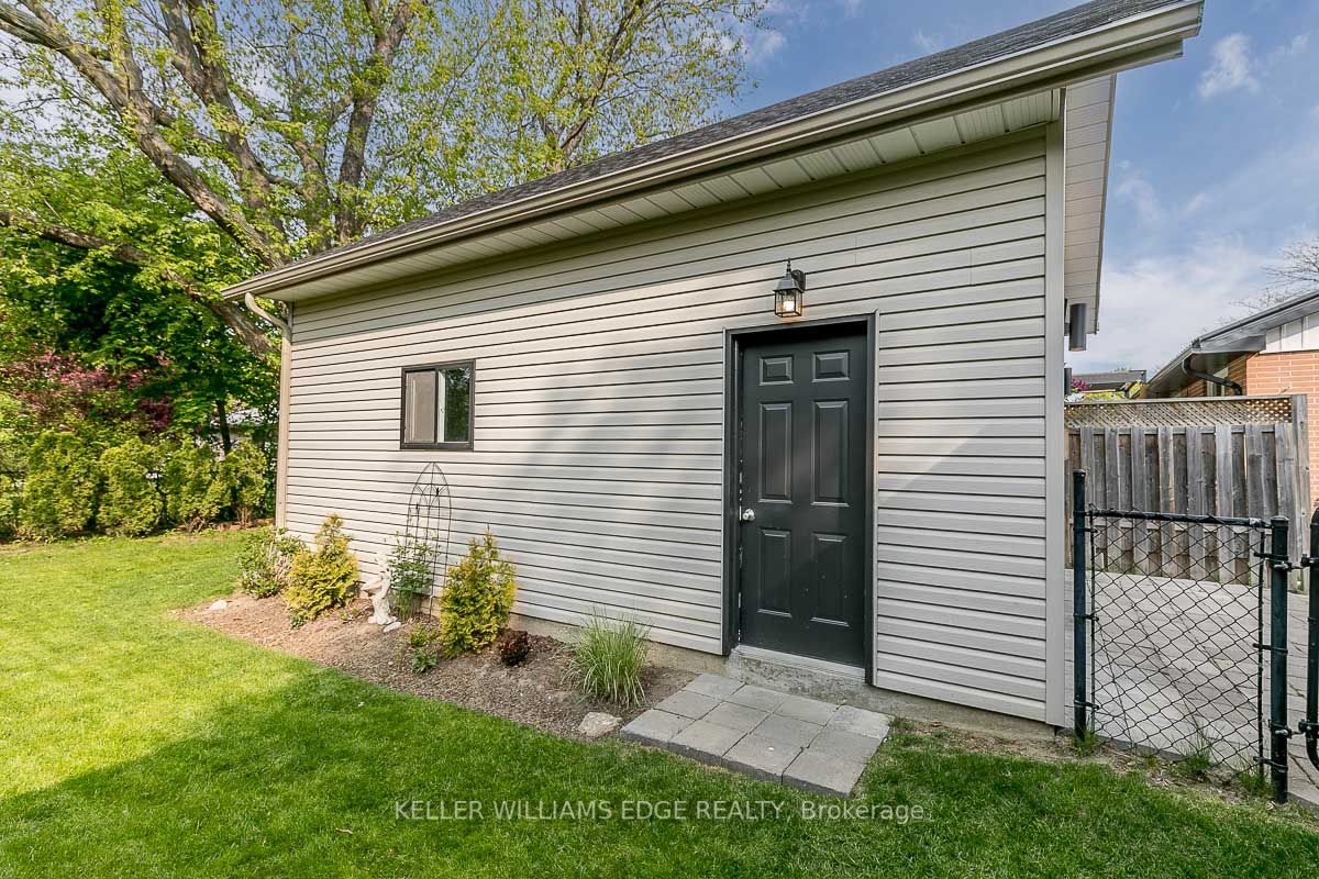 10 Oak St