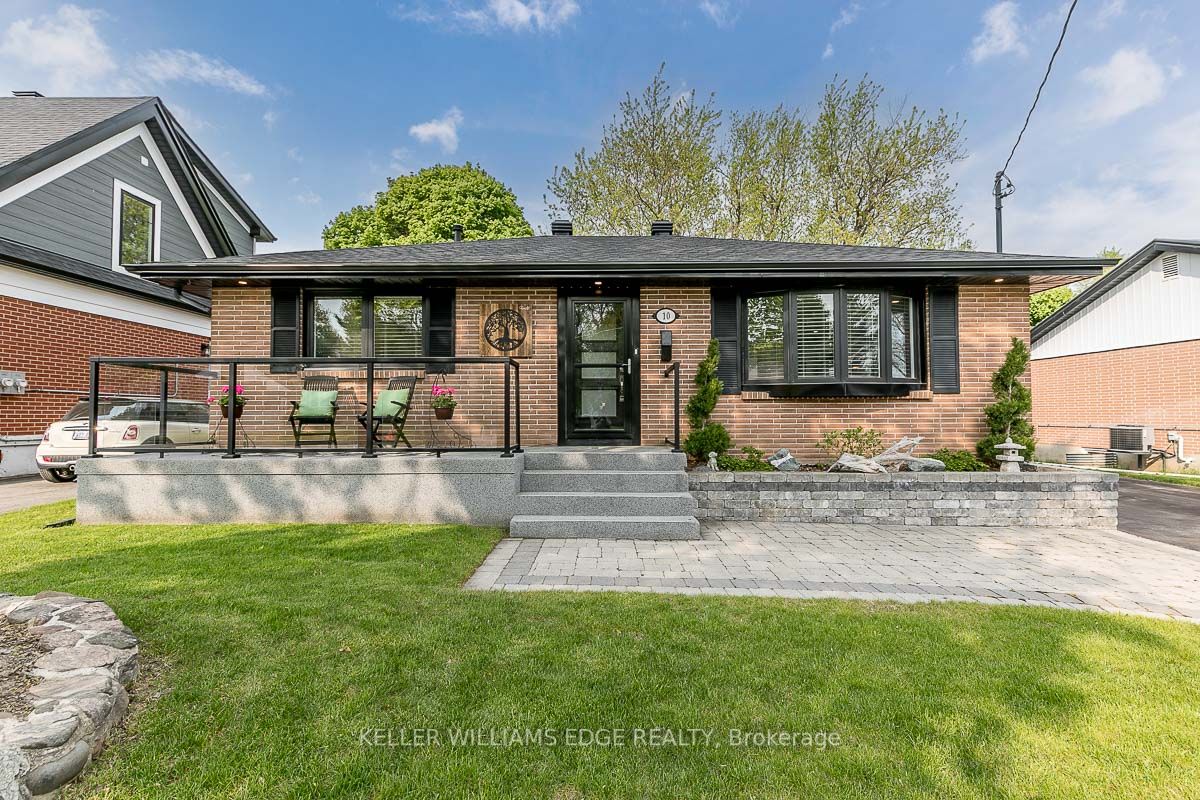 10 Oak St