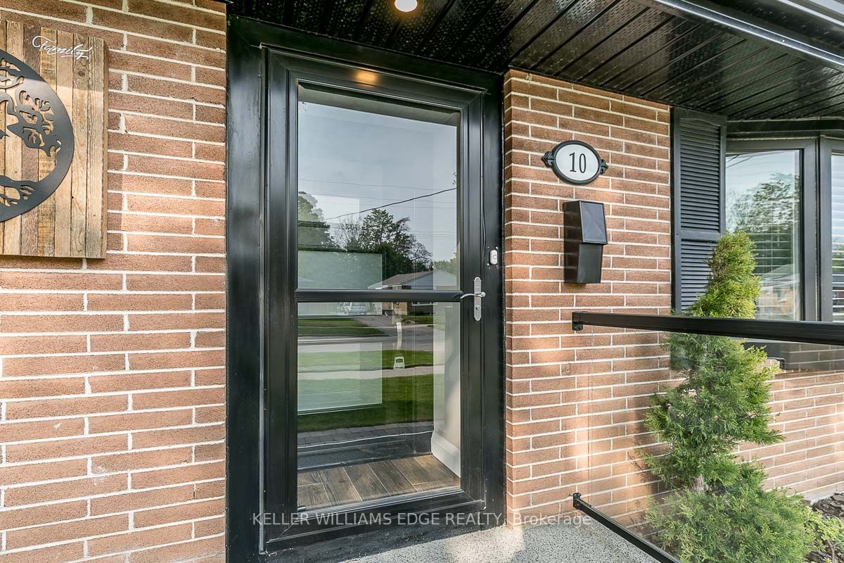 10 Oak St