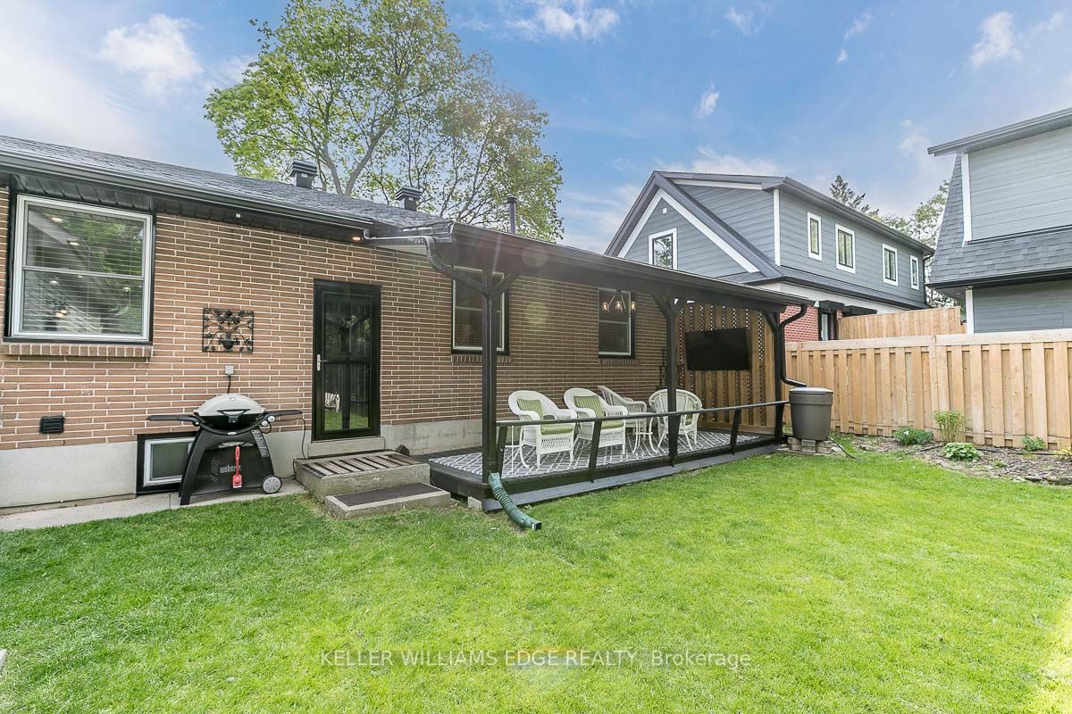 10 Oak St