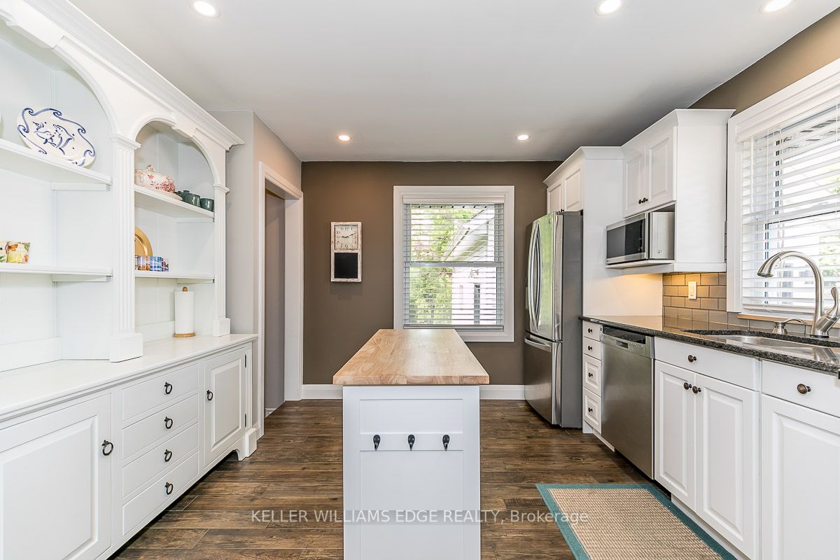 10 Oak St