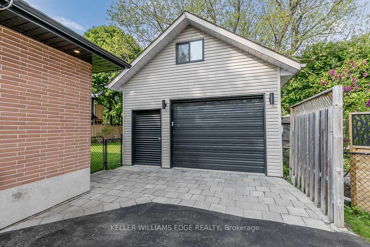 10 Oak St