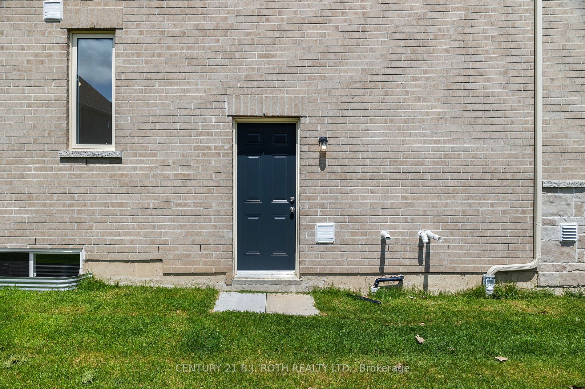 28 Thompson Way