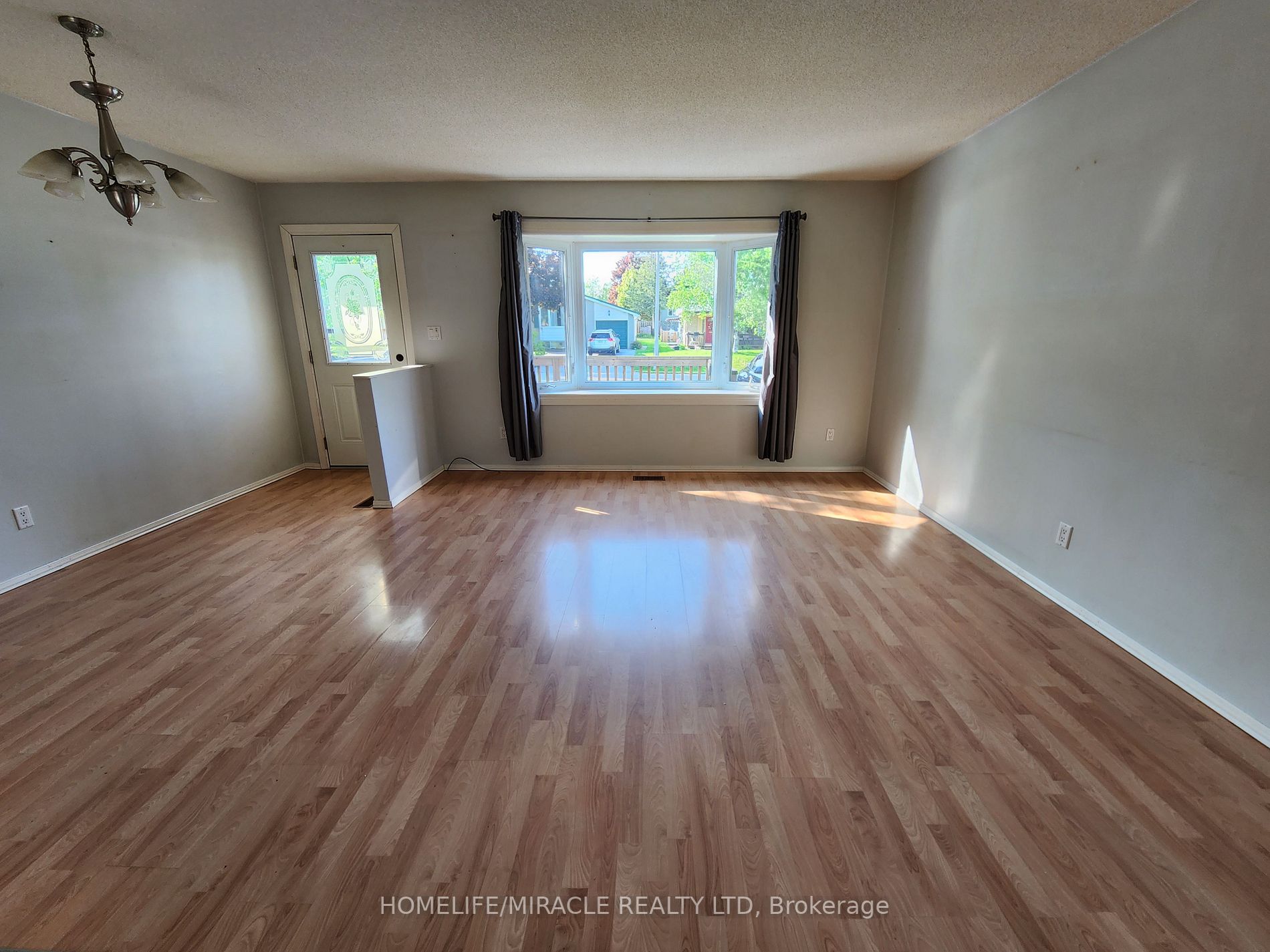 Listing S6046924 - Large Photo # 3
