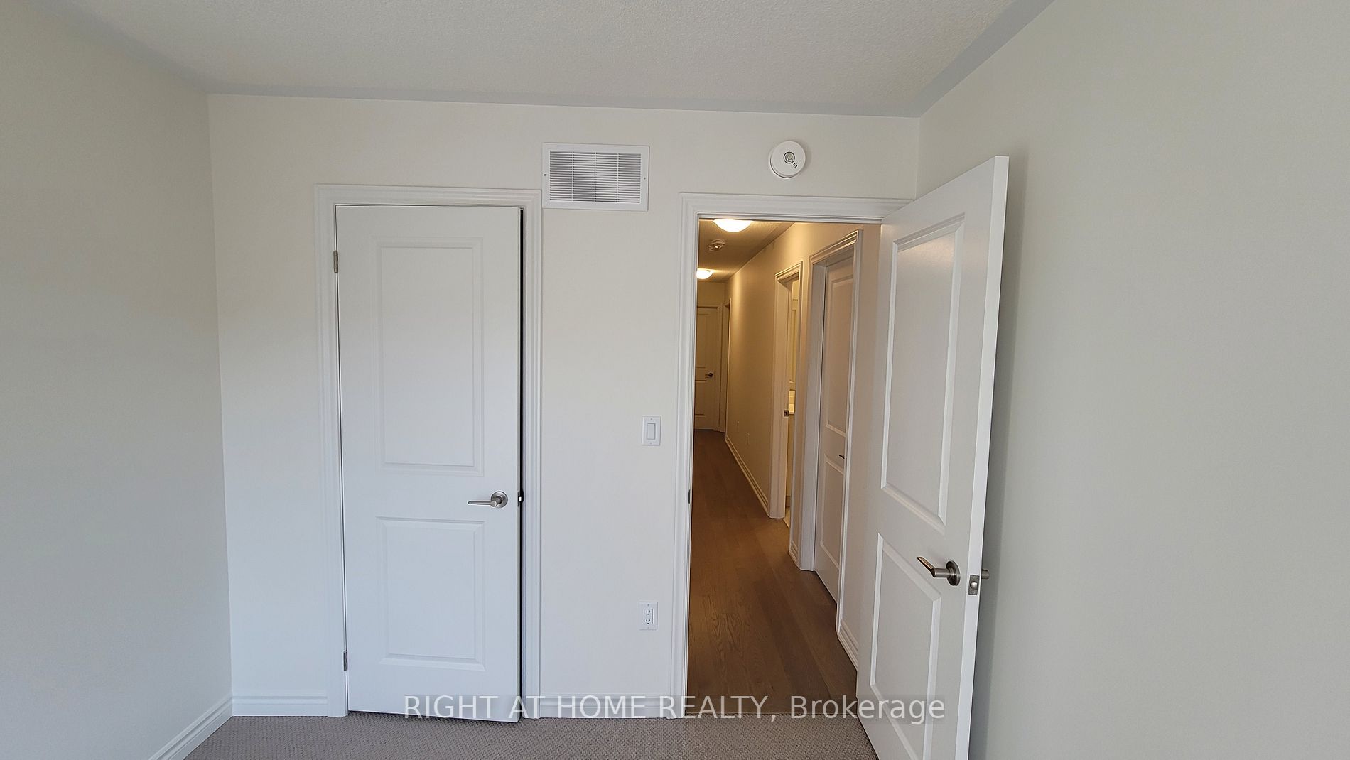 Listing S6048448 - Large Photo # 24