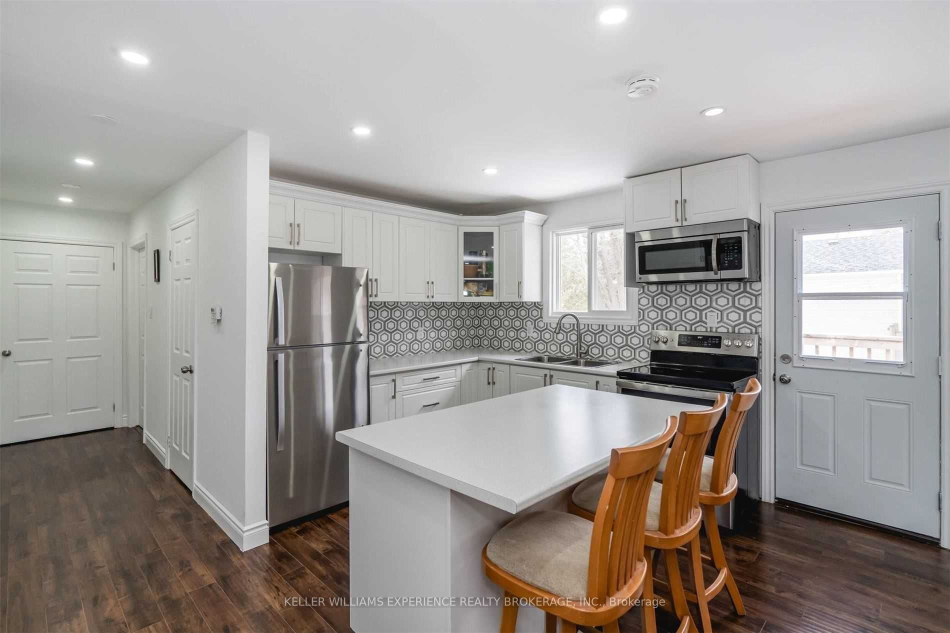 200 Ferndale Drive N