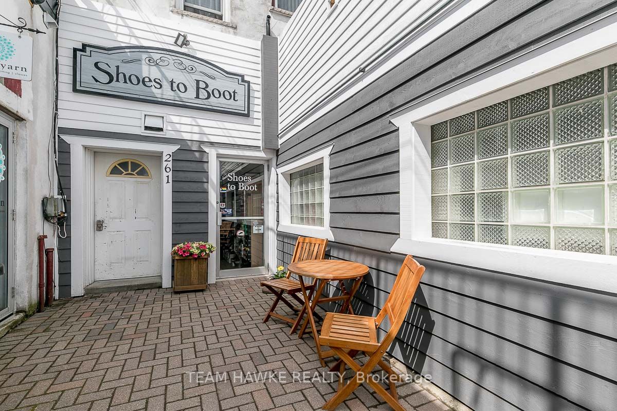 261 King St