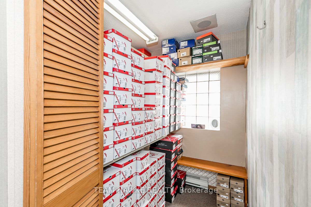 261 King St