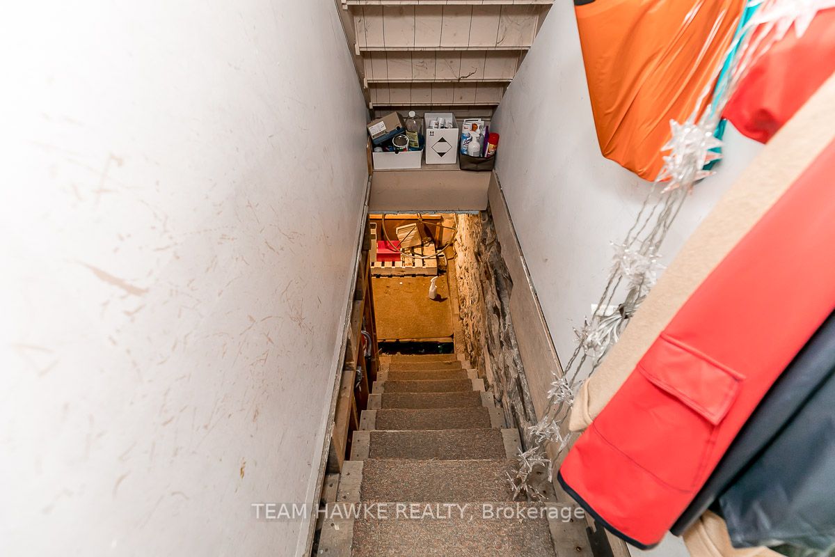 261 King St