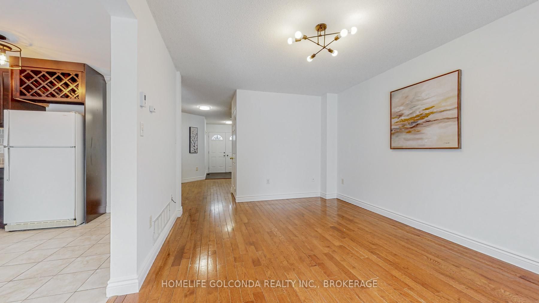 18 Cassandra Dr W