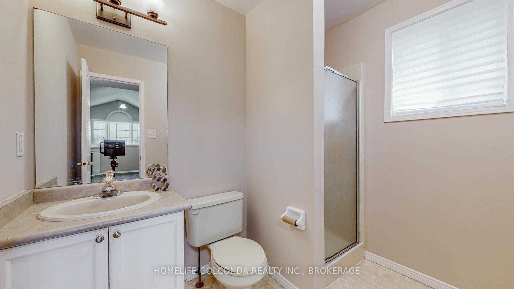 18 Cassandra Dr W