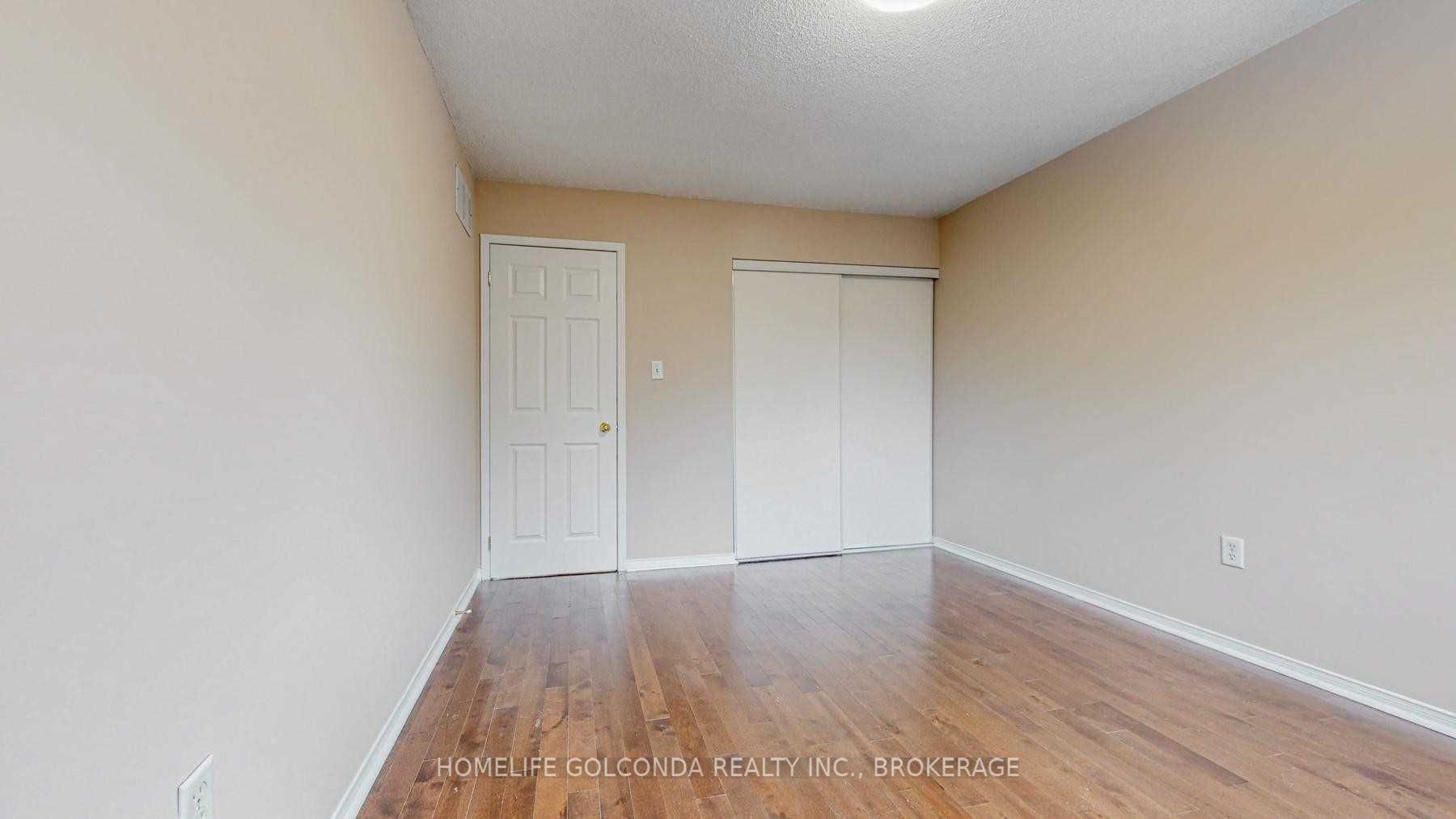 18 Cassandra Dr W