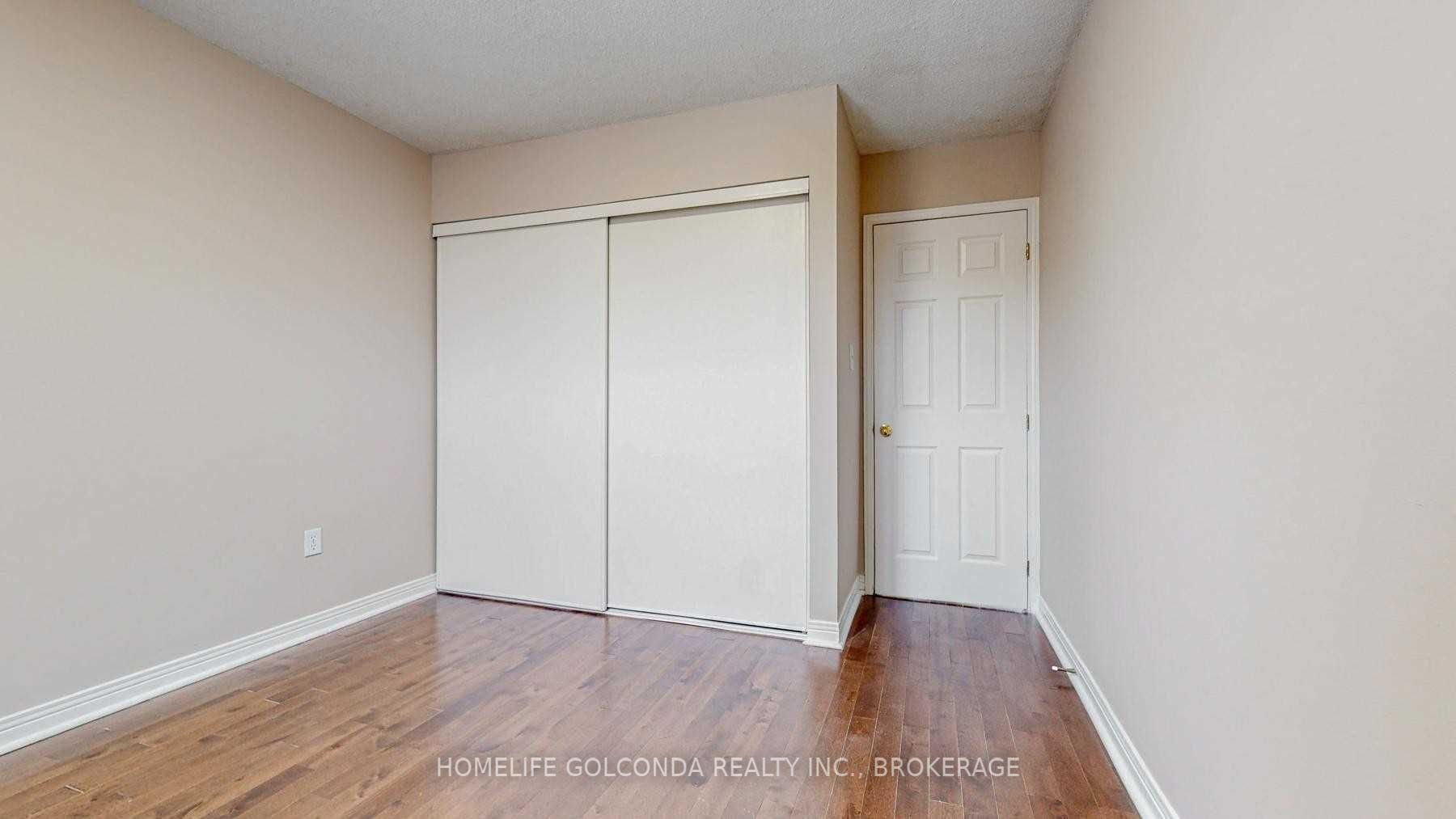 18 Cassandra Dr W