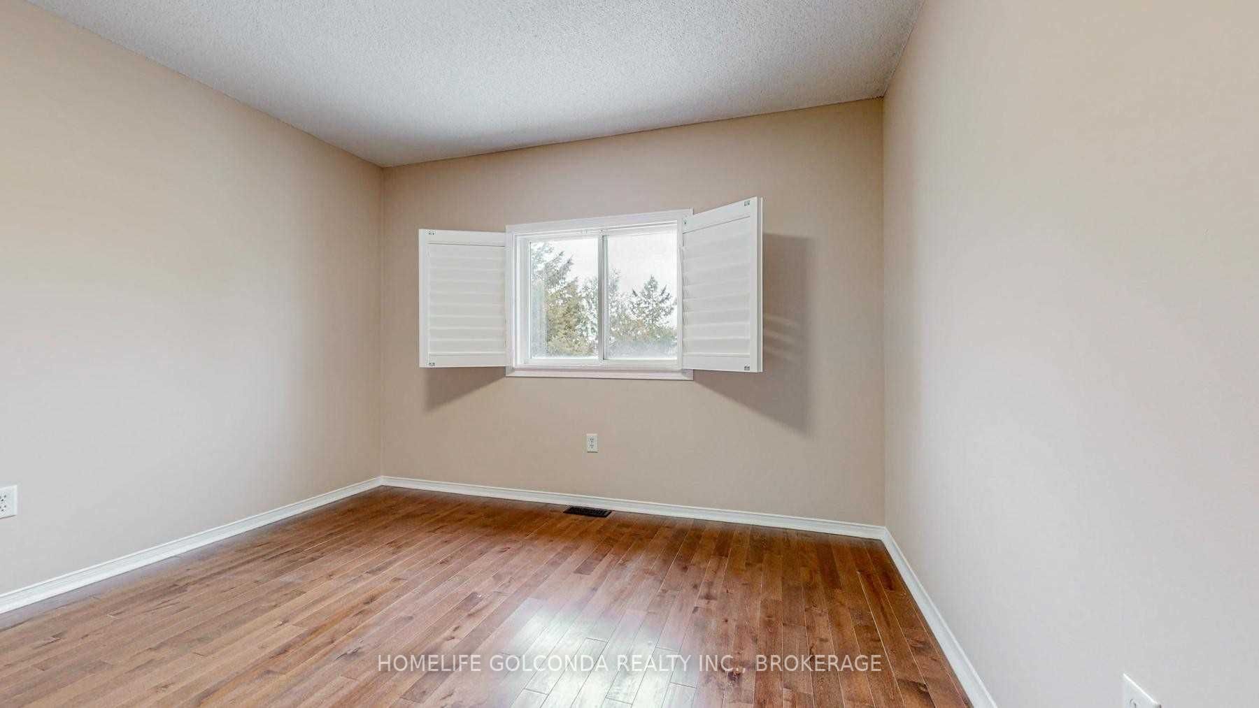 18 Cassandra Dr W