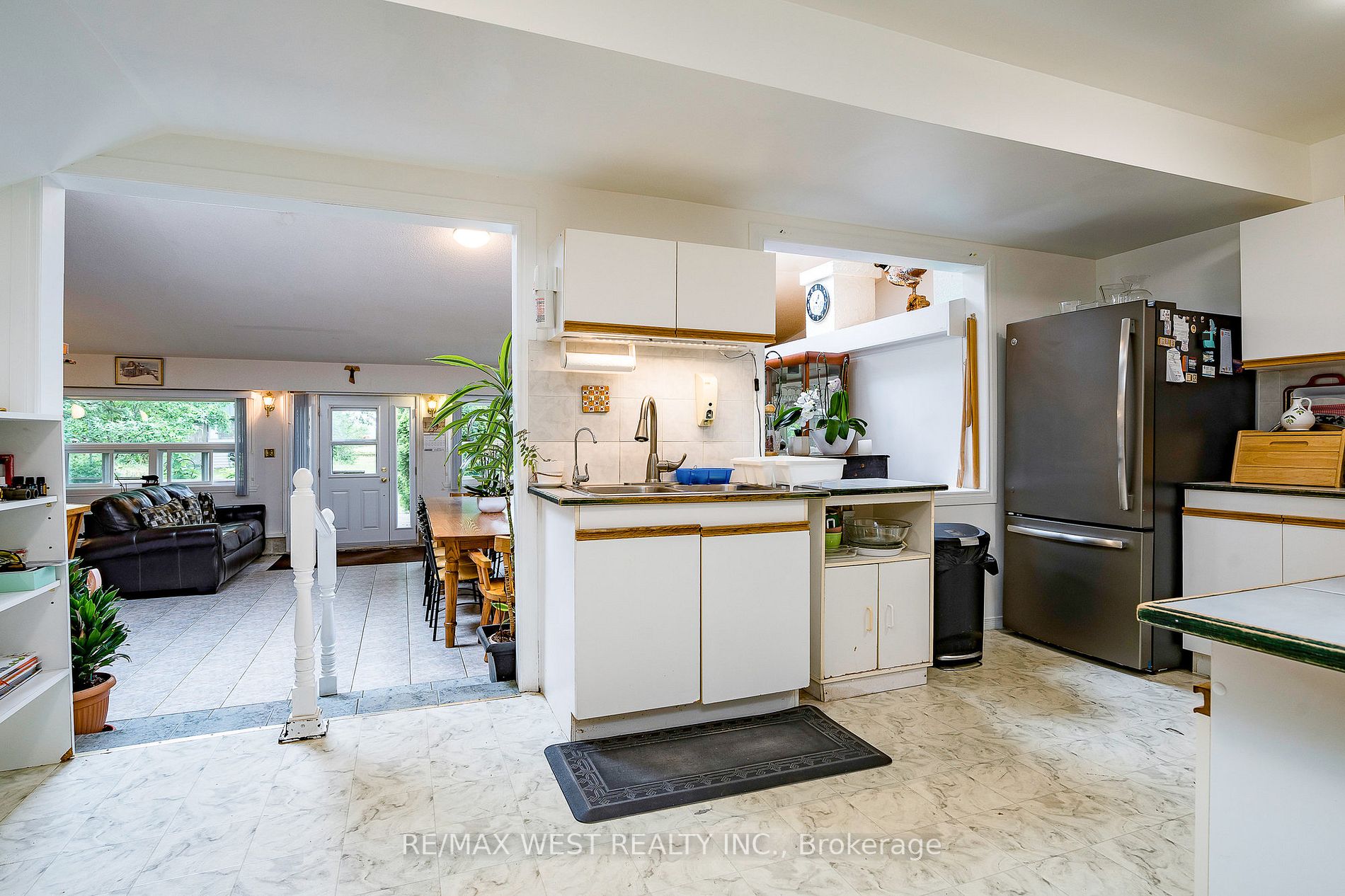 Listing S6062132 - Large Photo # 14