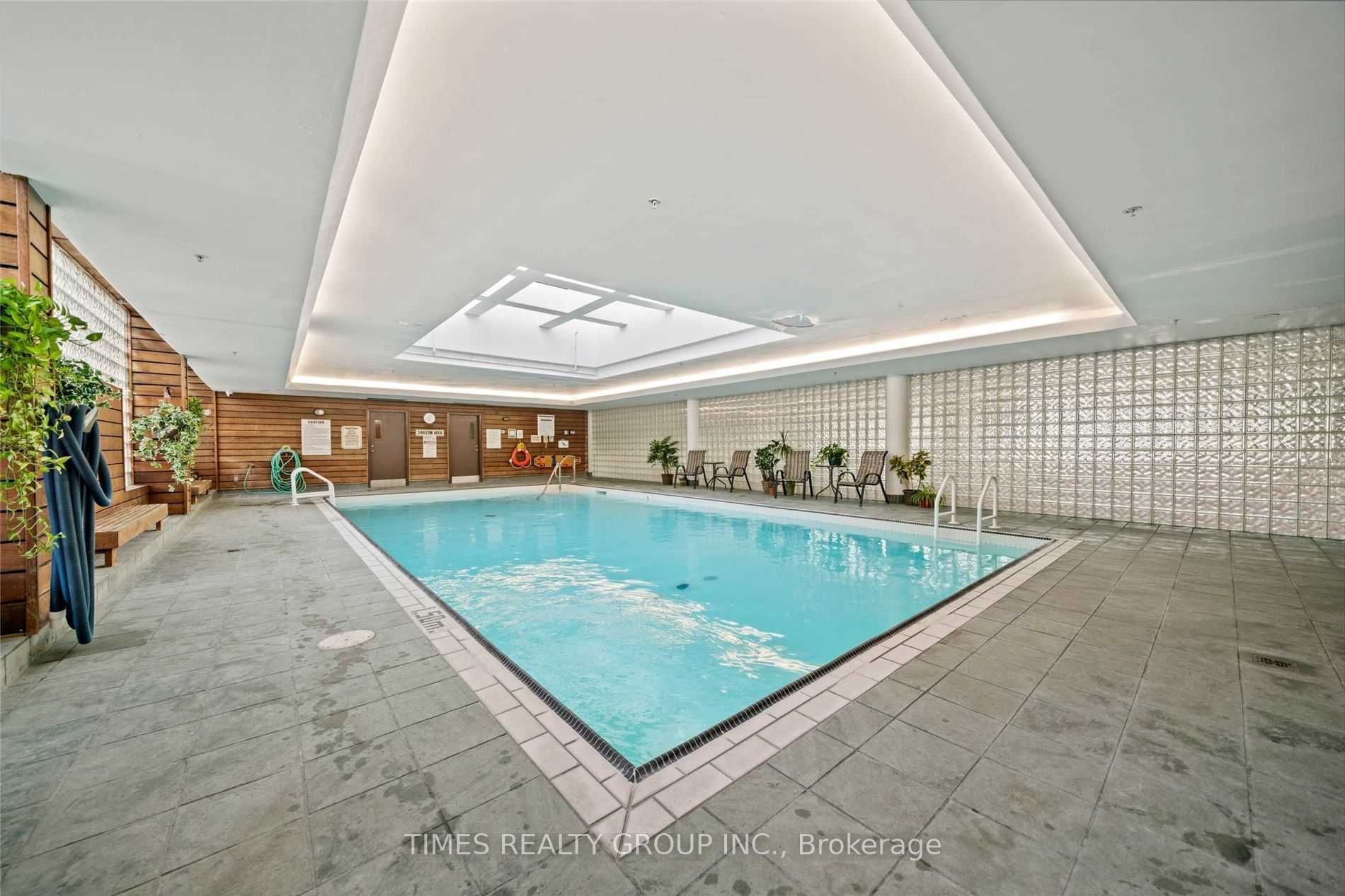 140 Dunlop St E, #303