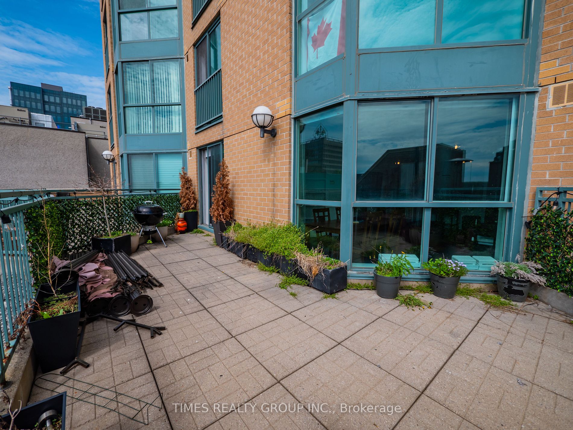 140 Dunlop St E, #303