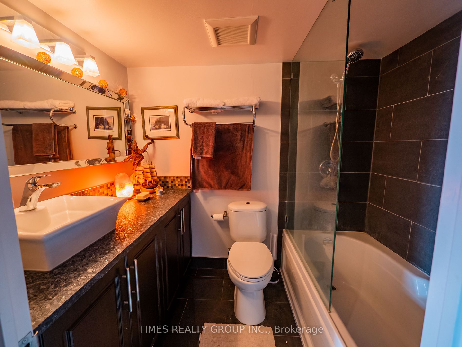 140 Dunlop St E, #303