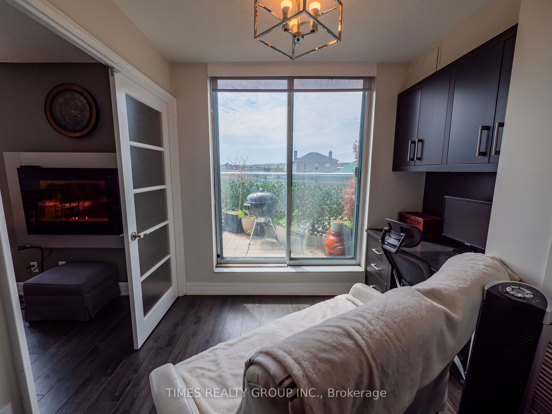 140 Dunlop St E, #303