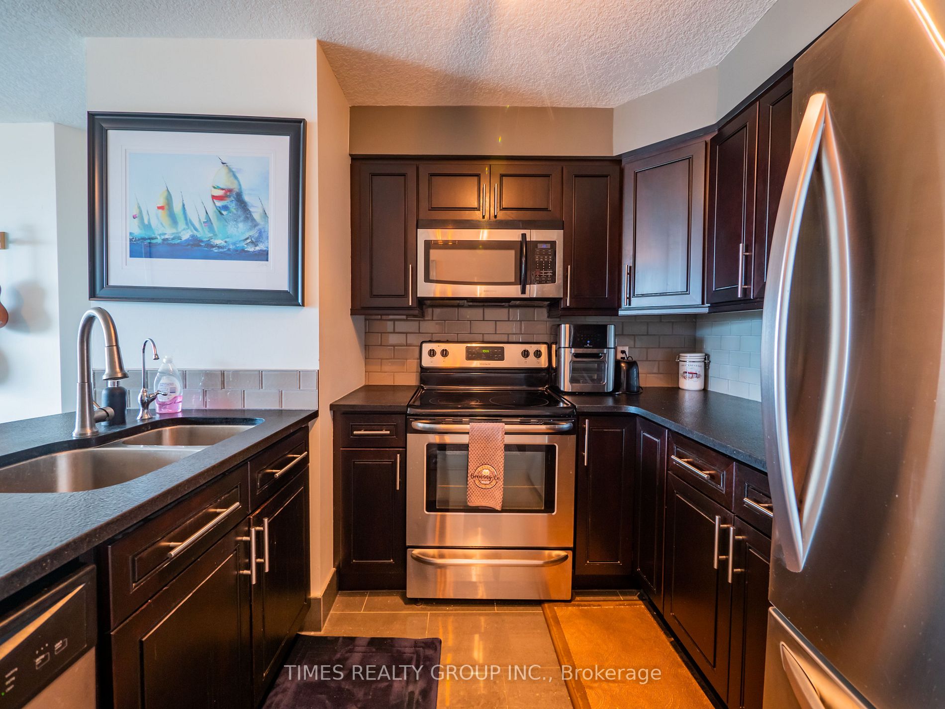 140 Dunlop St E, #303