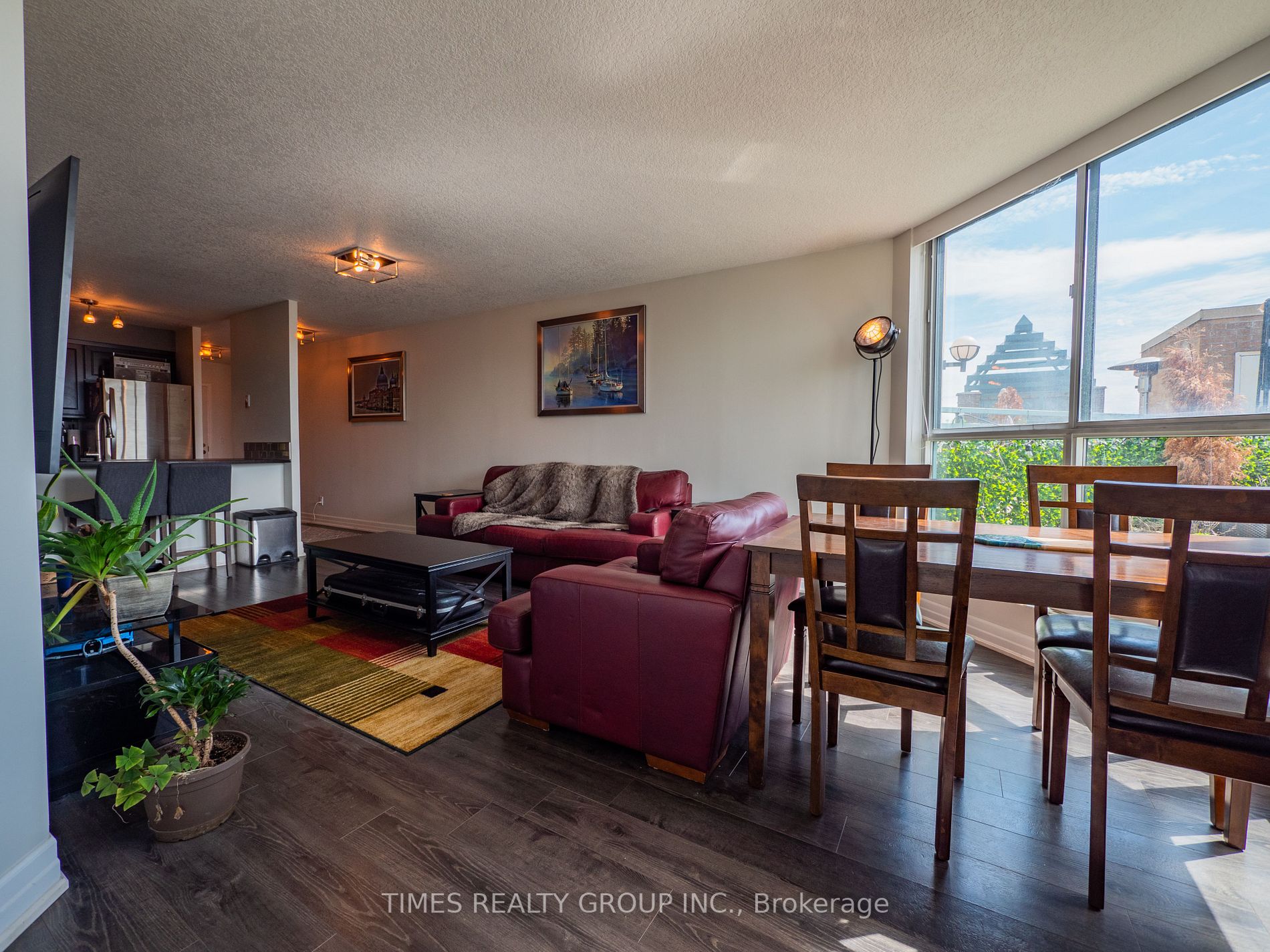 140 Dunlop St E, #303