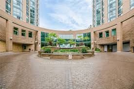 140 Dunlop St E, #303
