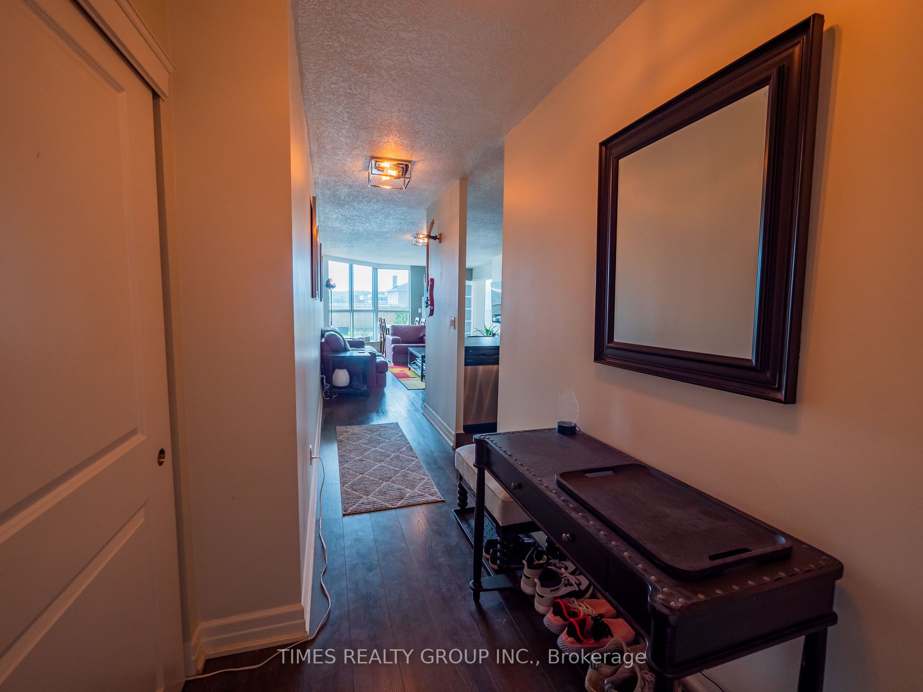 140 Dunlop St E, #303