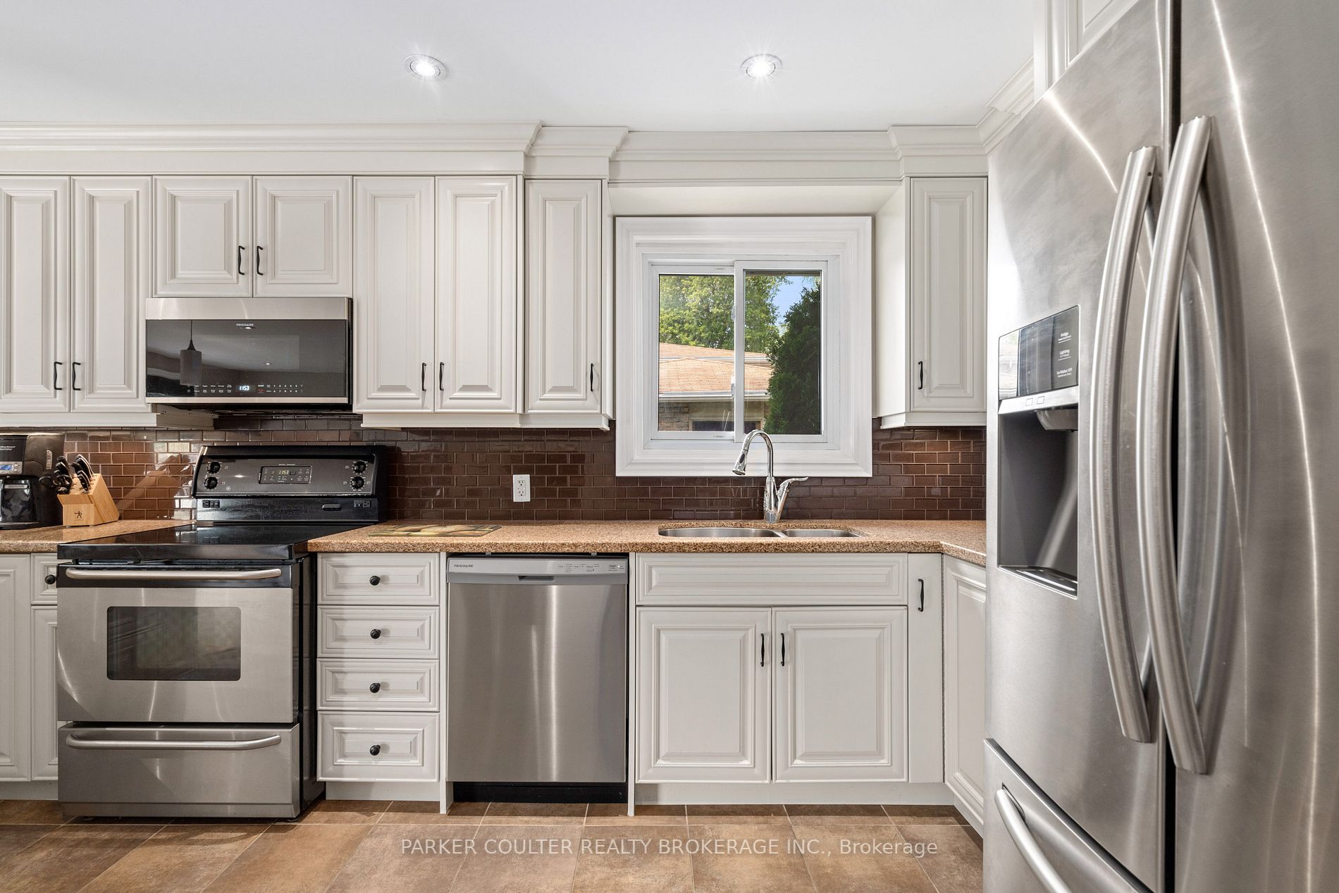 233 Walnut Cres