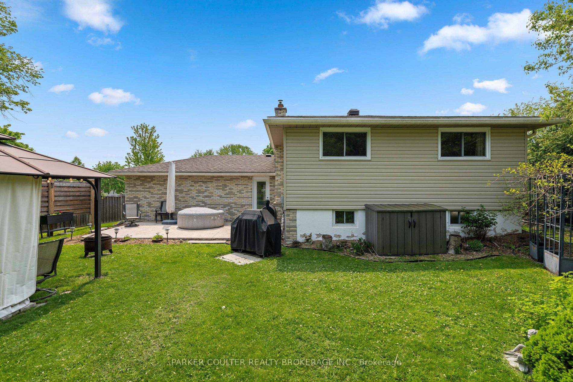 233 Walnut Cres