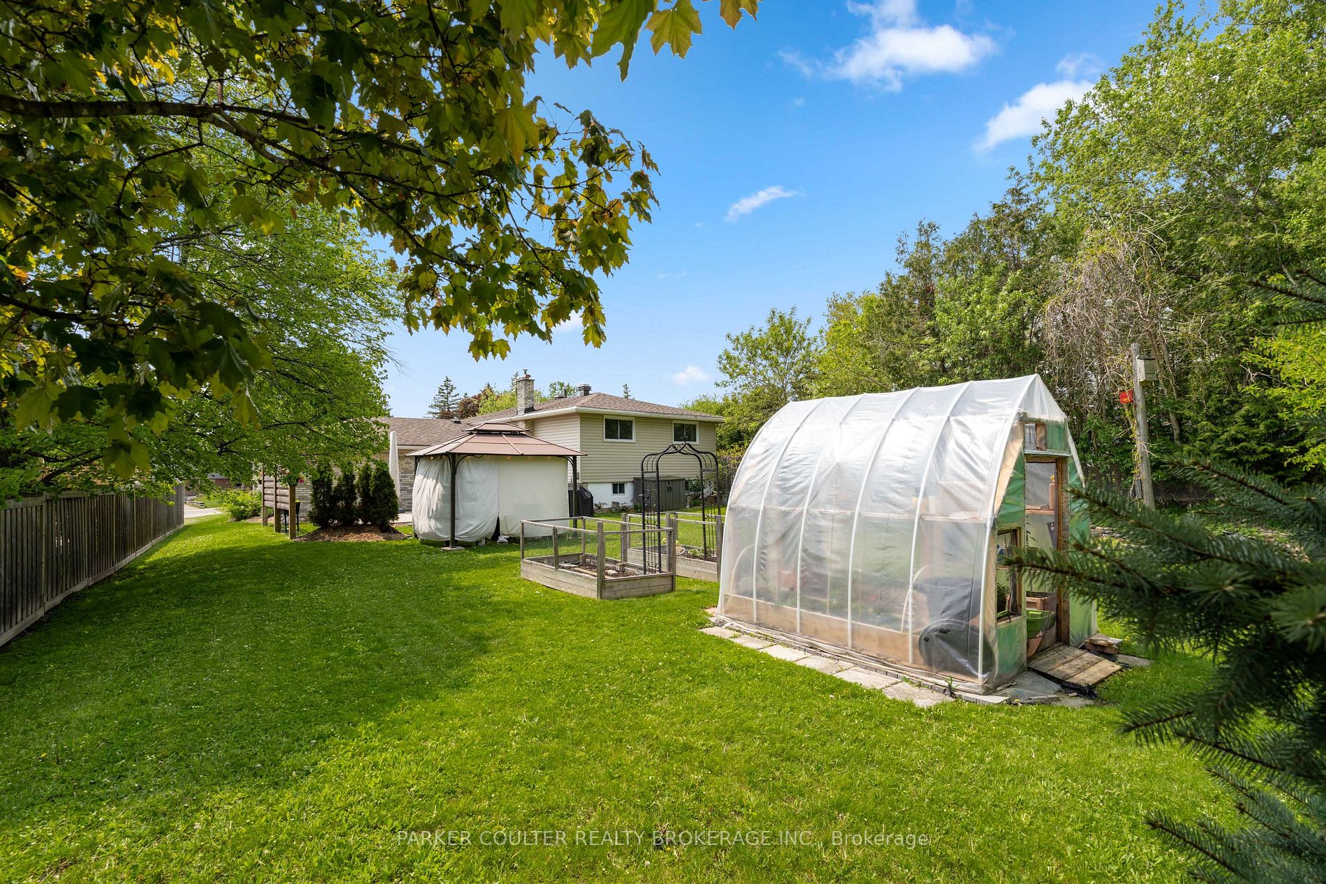 233 Walnut Cres