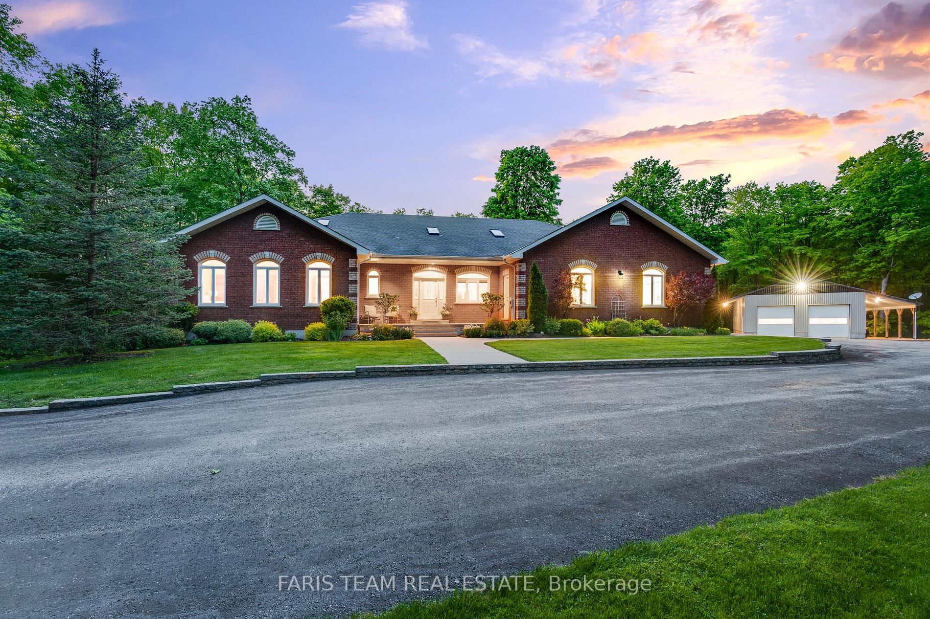 1524 Flos 8 Rd E