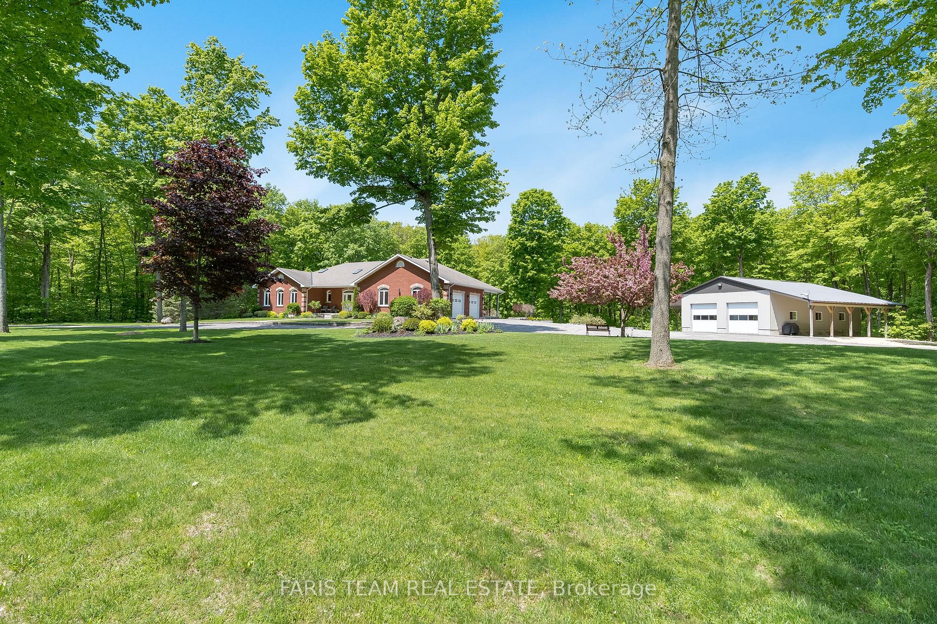 1524 Flos 8 Rd E