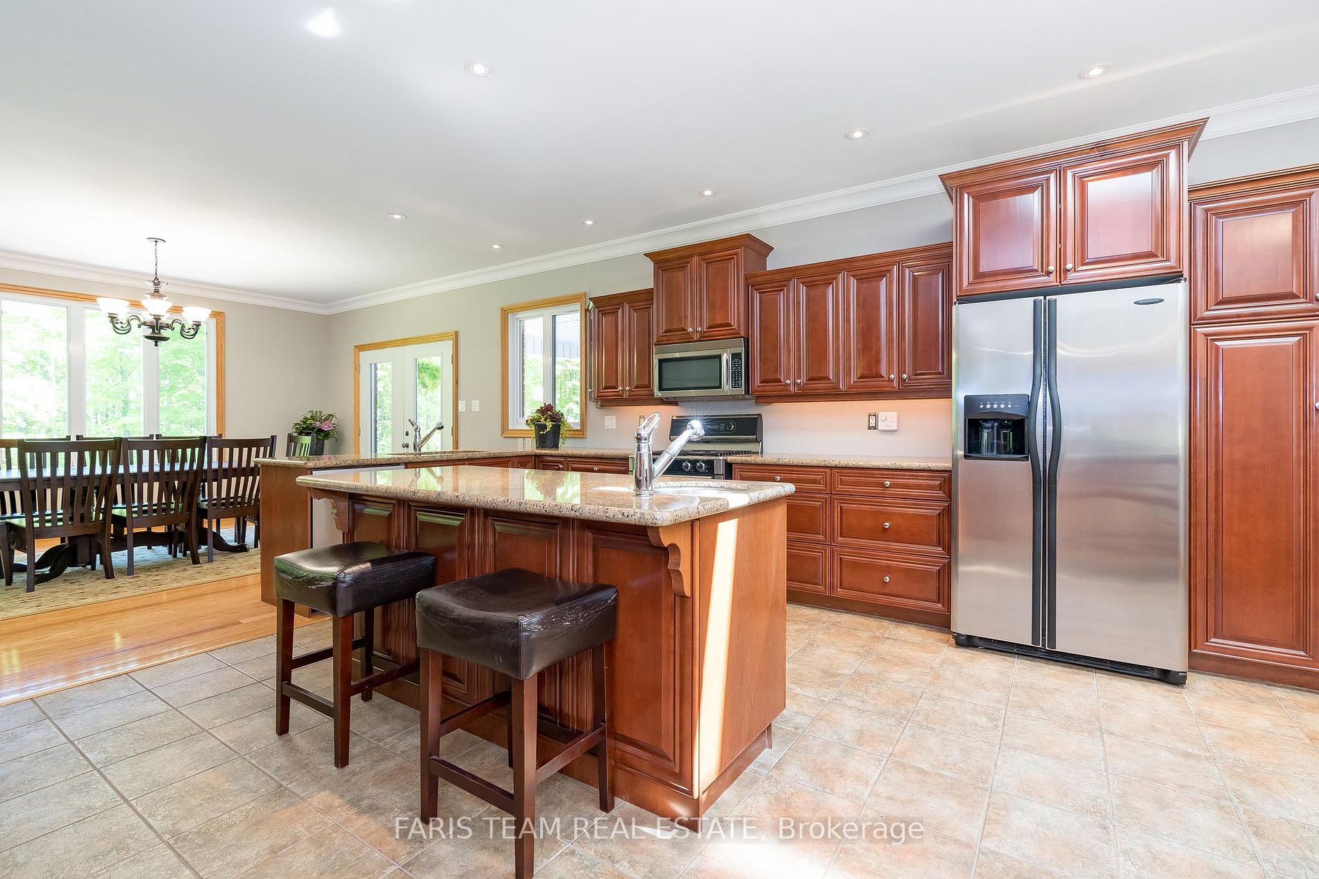 1524 Flos 8 Rd E