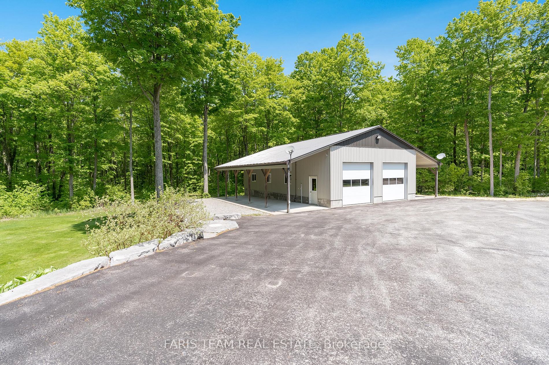 1524 Flos 8 Rd E