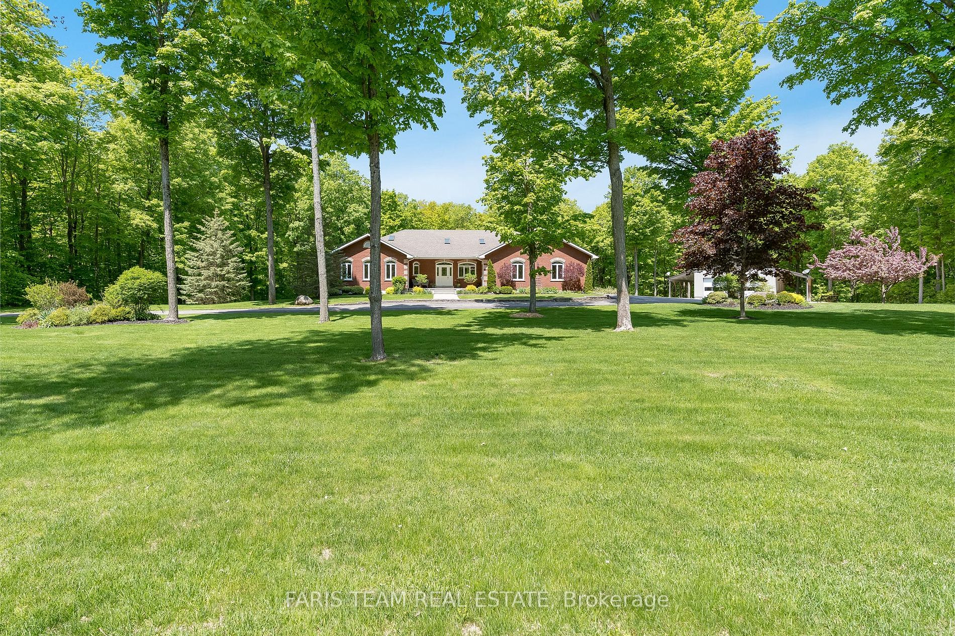 1524 Flos 8 Rd E