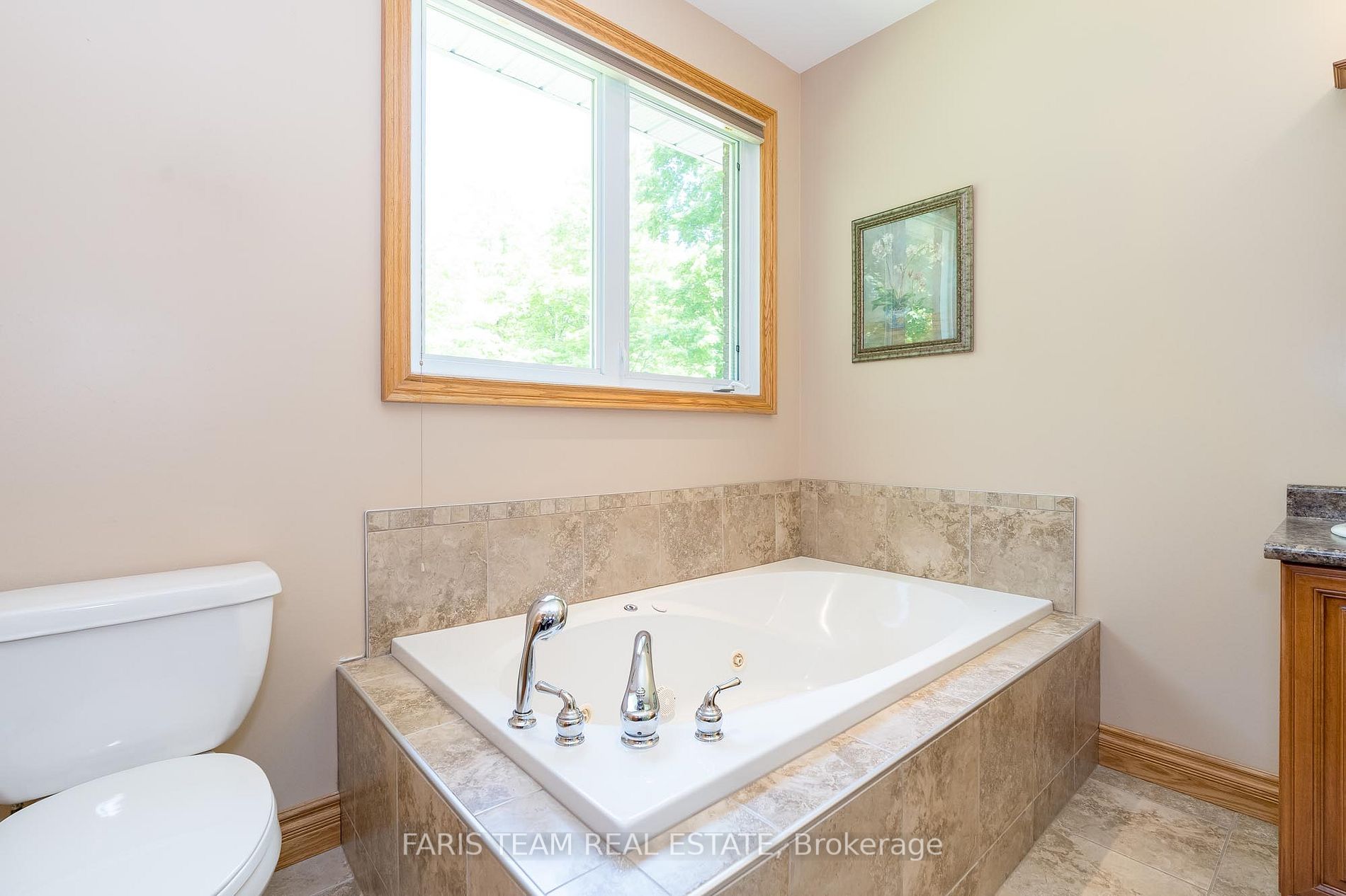 1524 Flos 8 Rd E