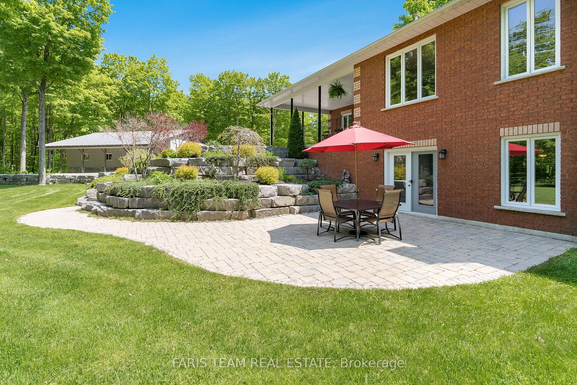 1524 Flos 8 Rd E