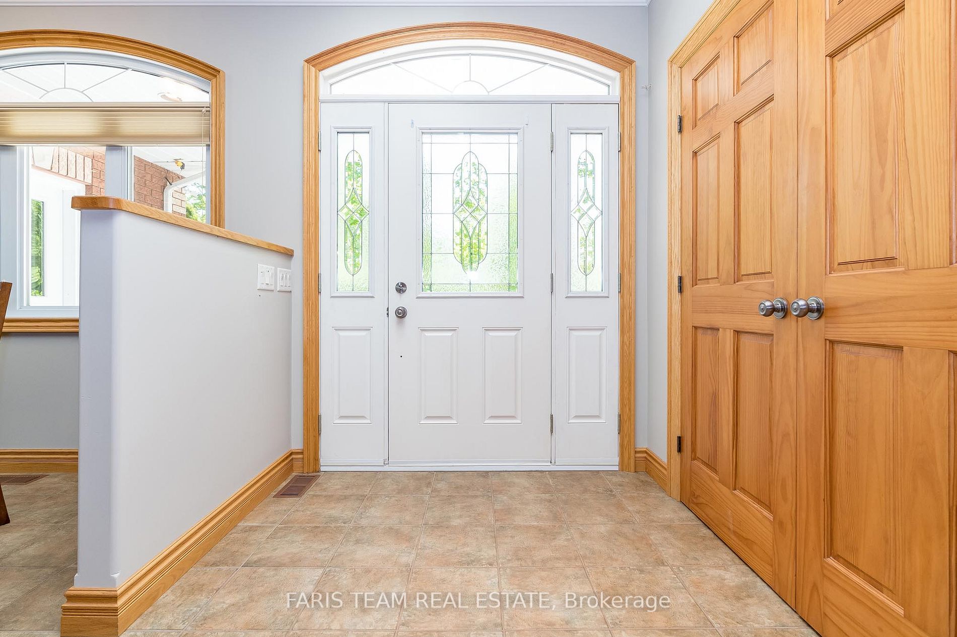 1524 Flos 8 Rd E