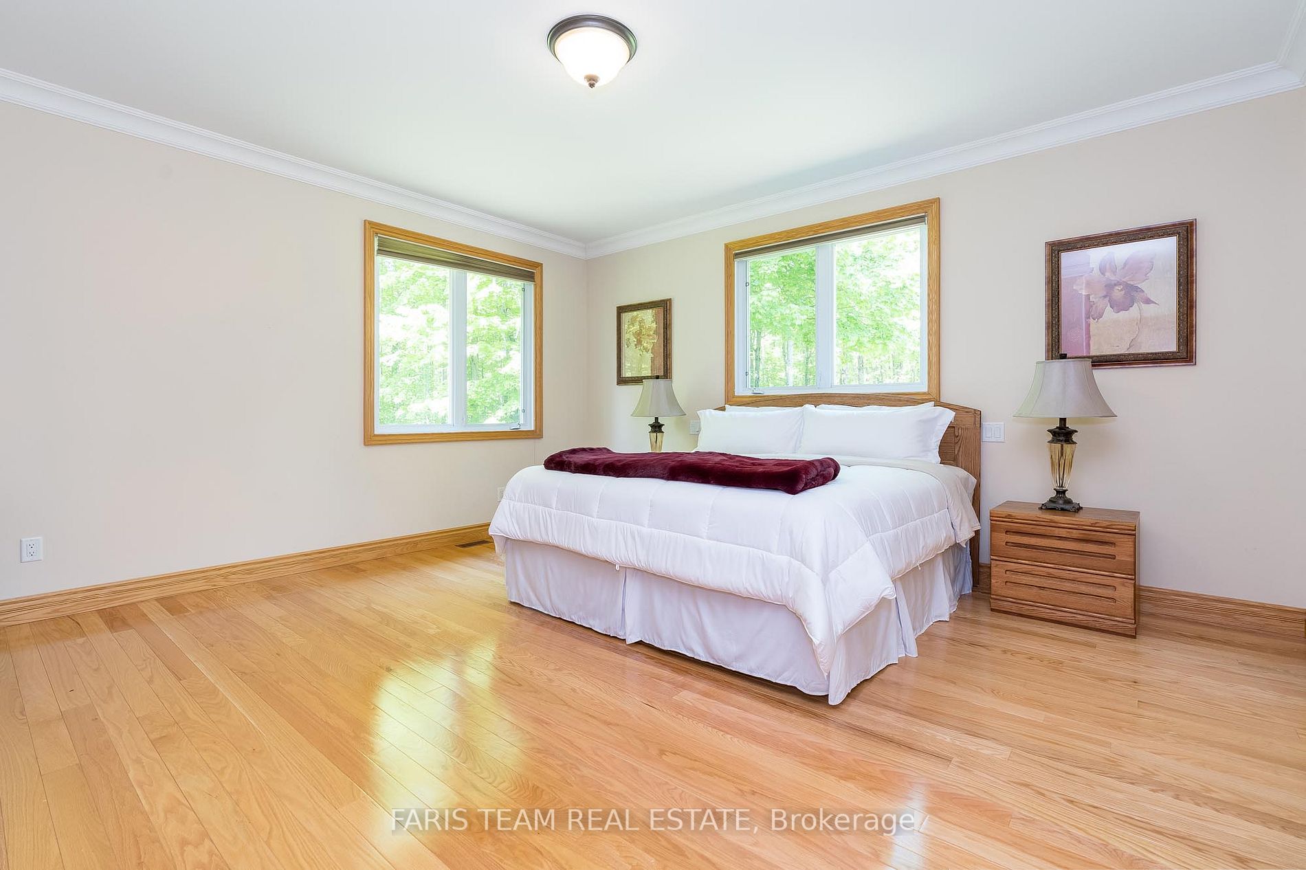 1524 Flos 8 Rd E