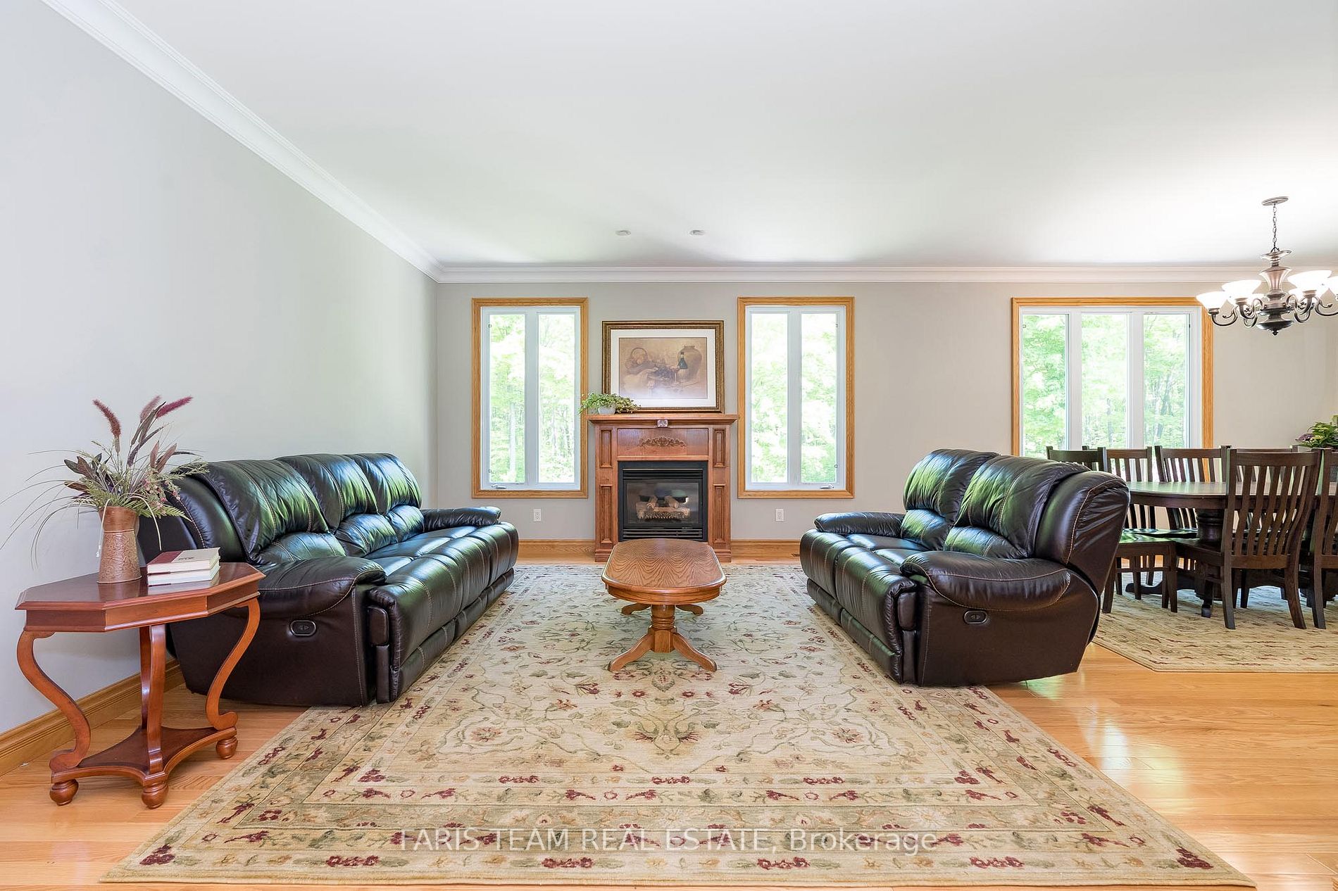 1524 Flos 8 Rd E