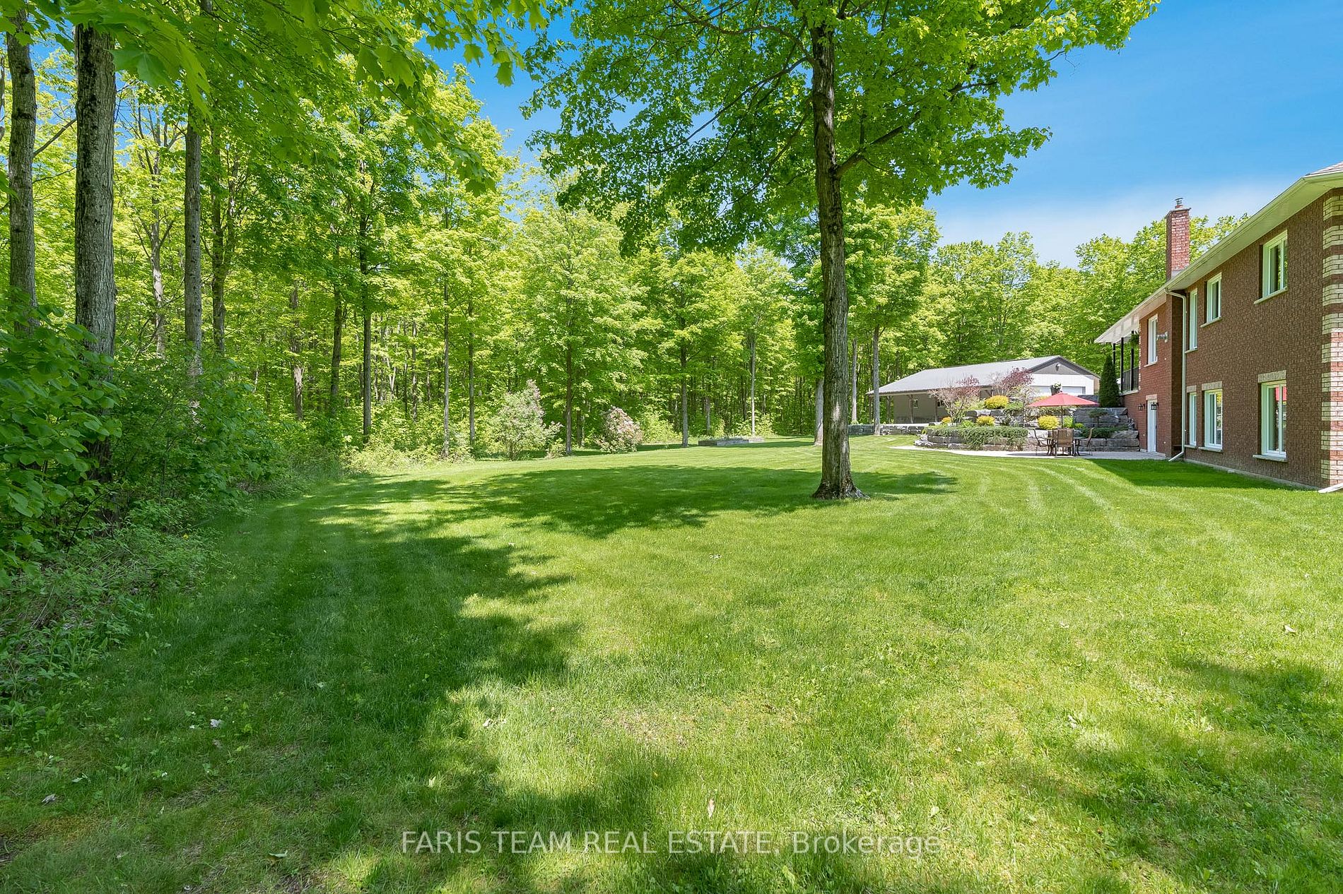 1524 Flos 8 Rd E