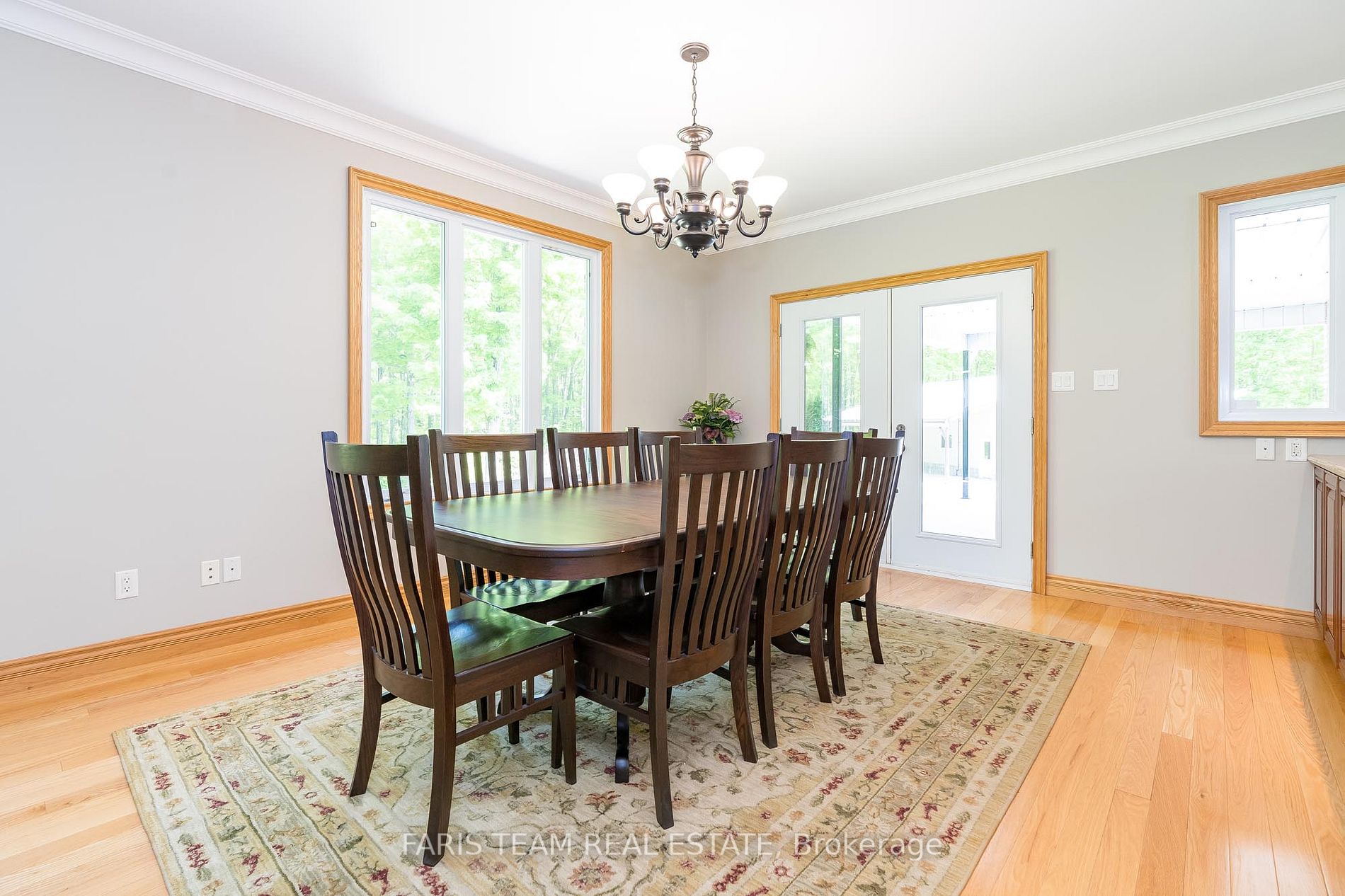 1524 Flos 8 Rd E