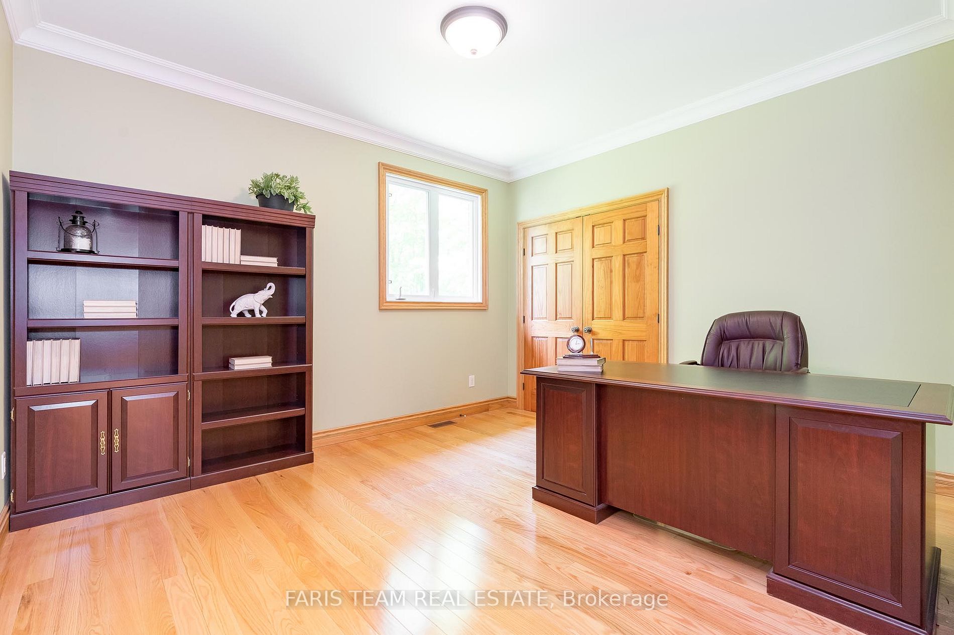 1524 Flos 8 Rd E