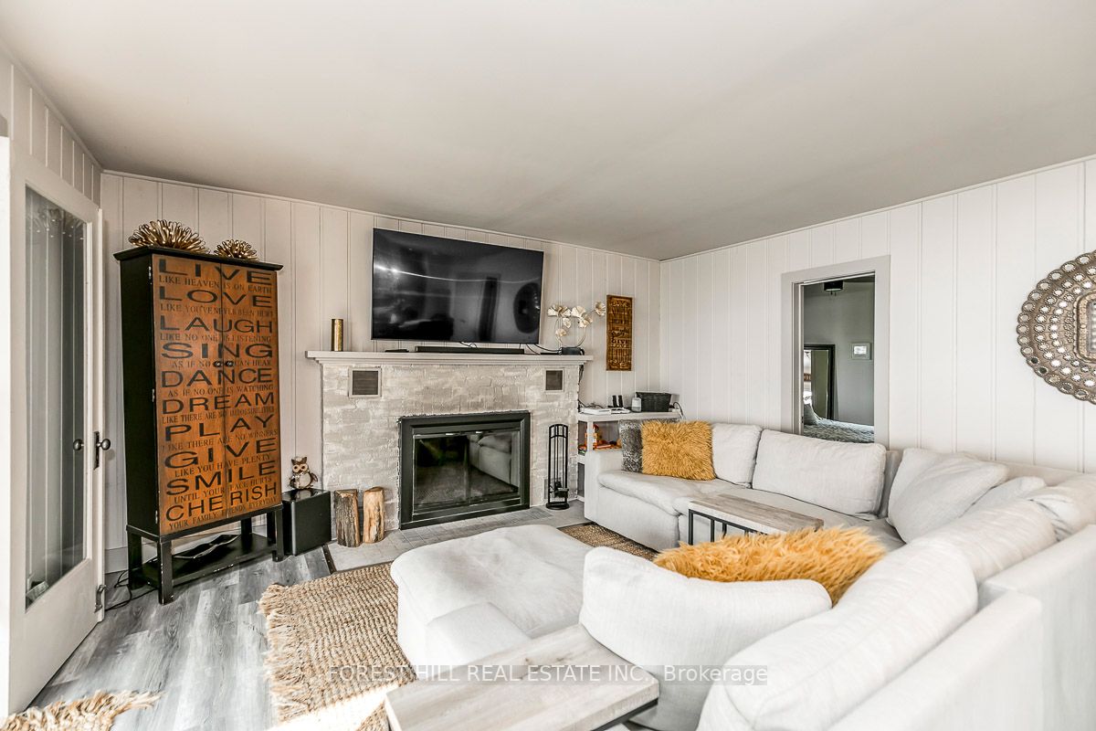 81 Parkside Dr