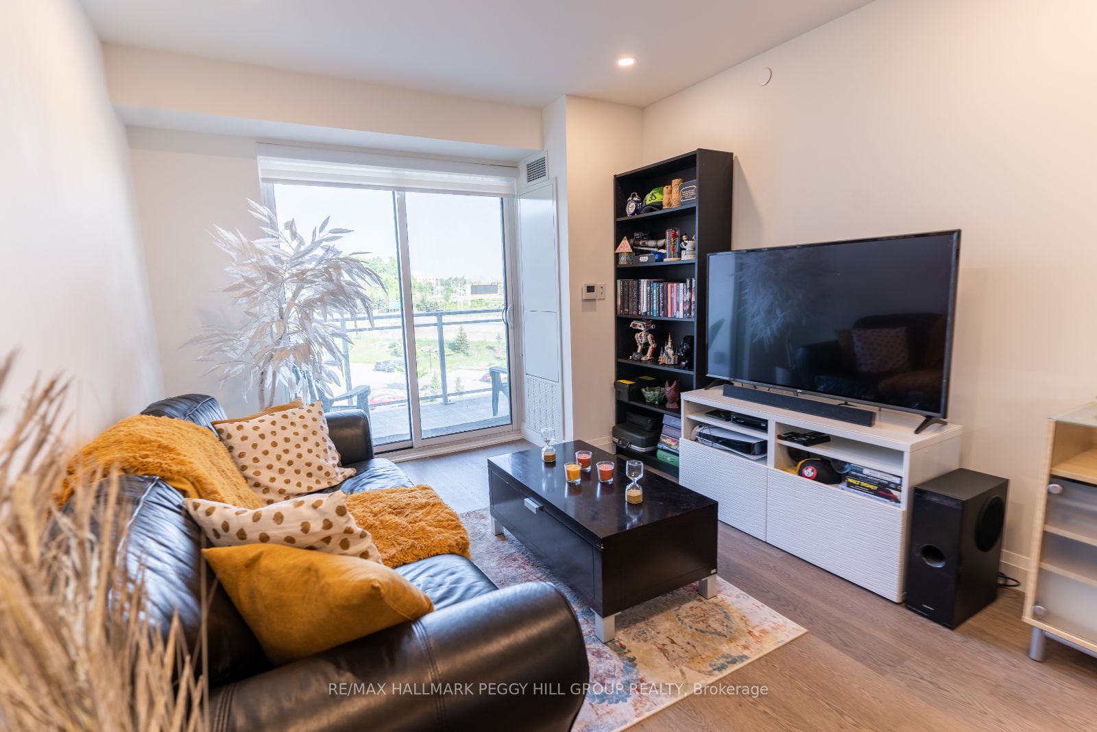 58 Lakeside Terr, #709