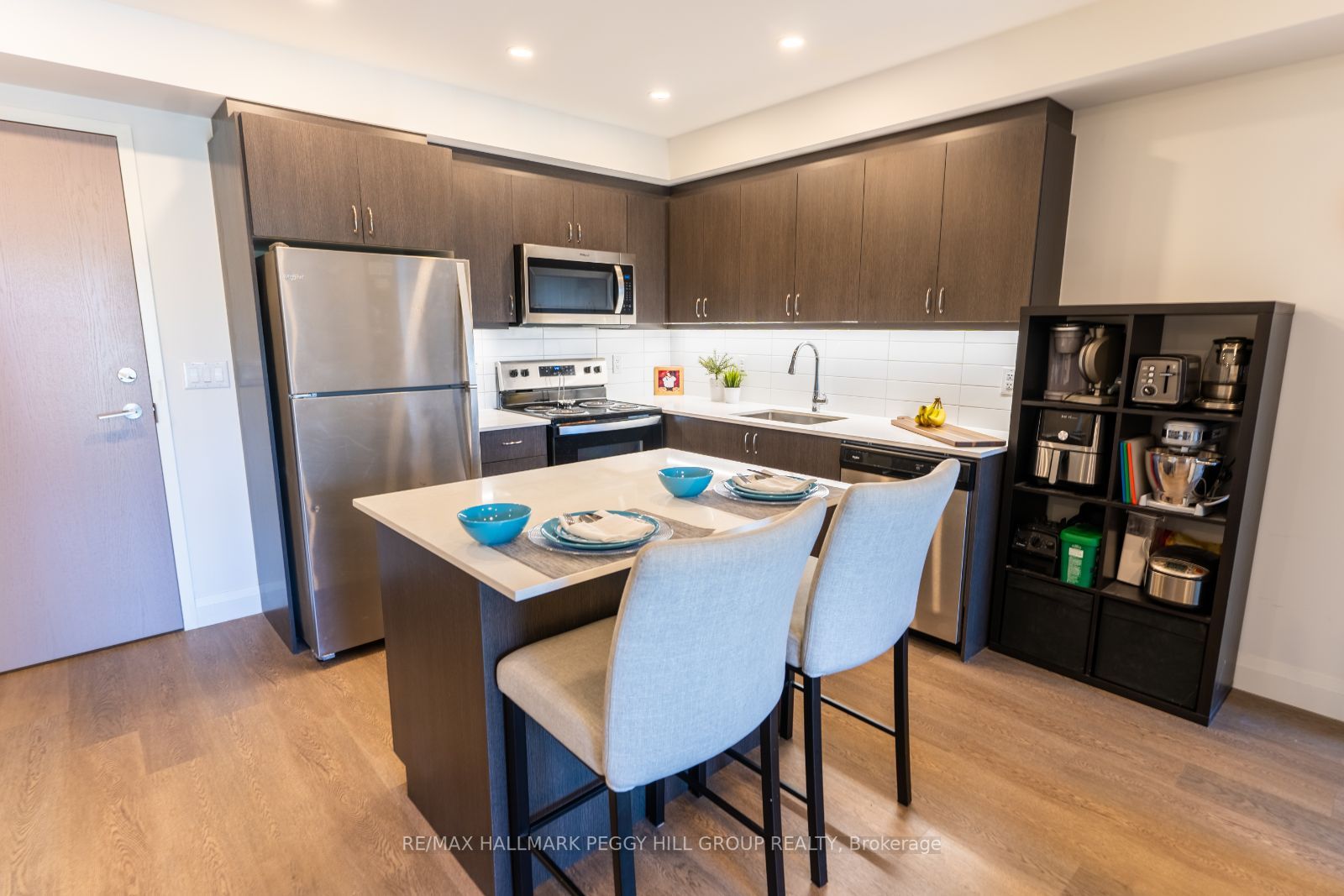 58 Lakeside Terr, #709