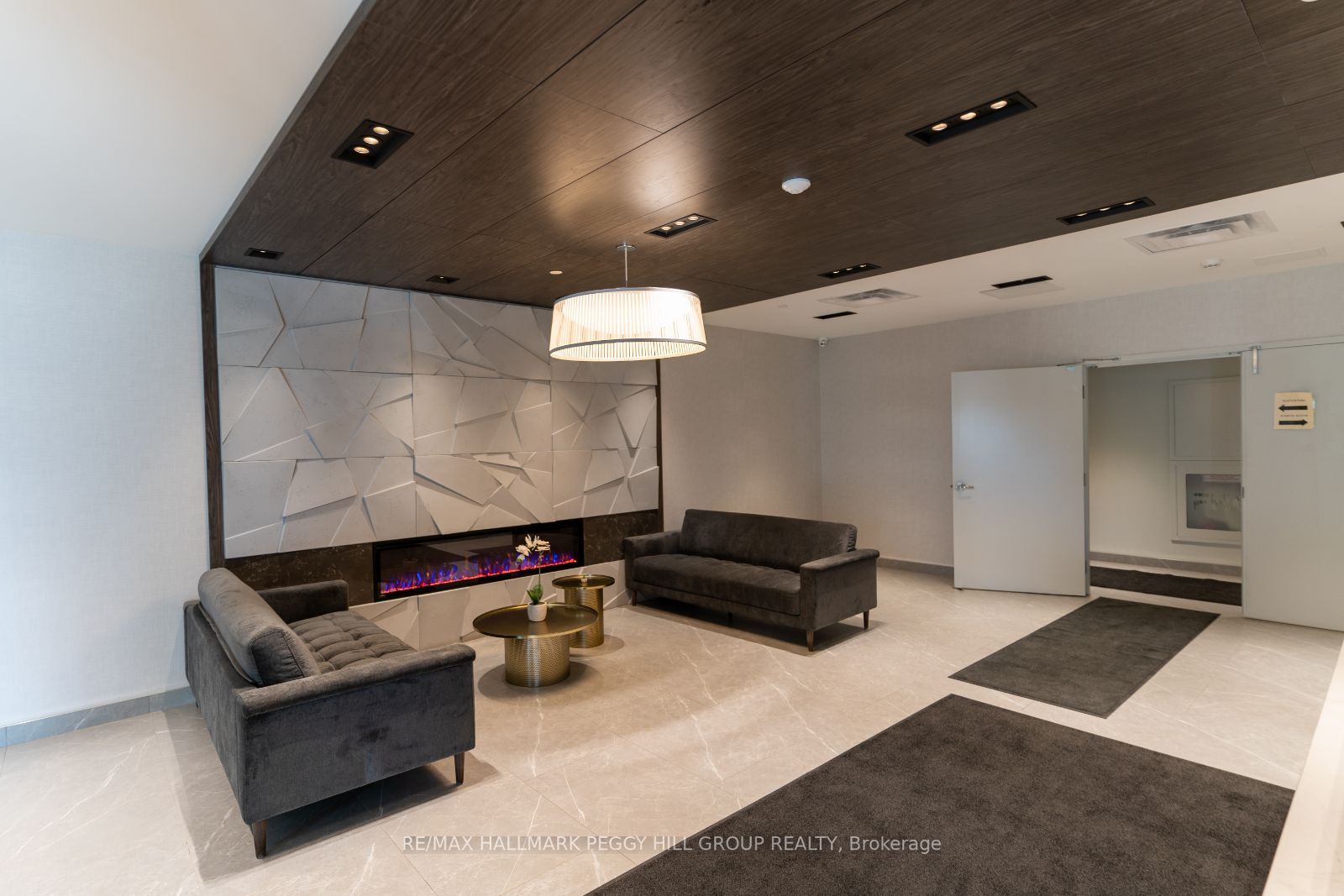 58 Lakeside Terr, #709